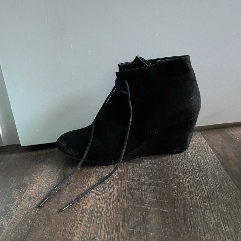 black hot topic wedges